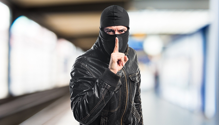 Sanction bien fondée du retard d'une juridiction à informer le prévenu de son droit à garder le silence...